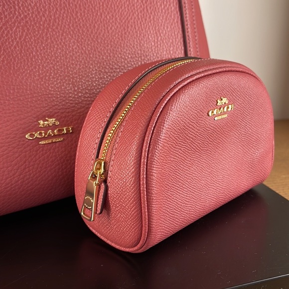 Coach Dome Cosmetic Case
Gold Rouge - Picture 13 of 16